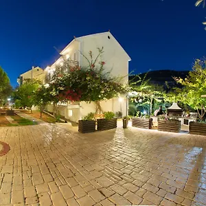Apartament Iris Minia